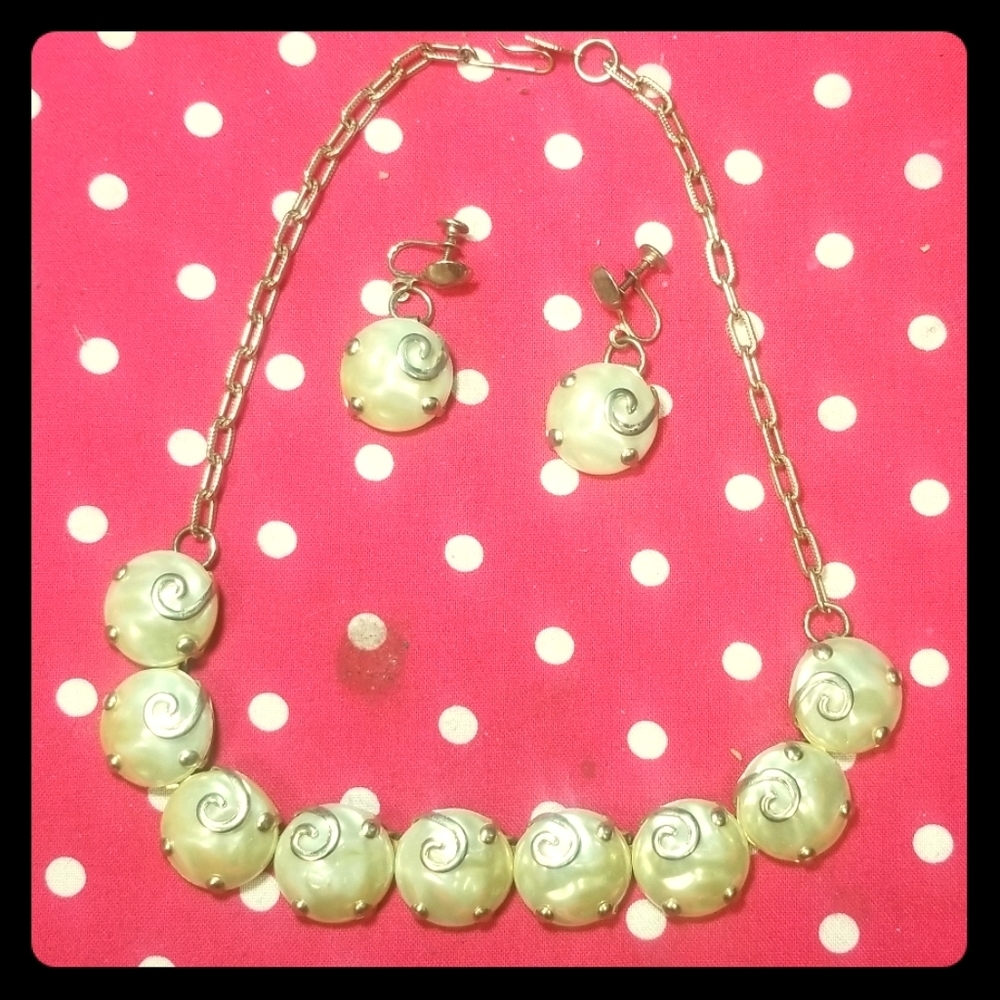 Vintage necklace and earrings gold tone set